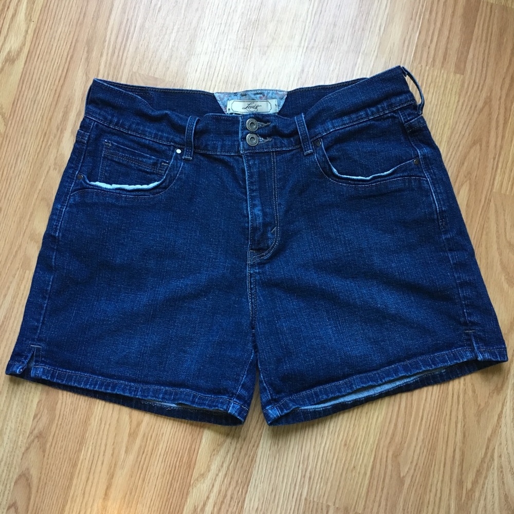 Levi’s Dark Wash Denim Shorts